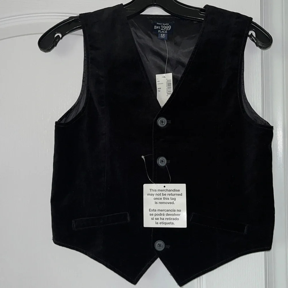 NEW CHILDREN’S PLACE BOYS VELVET BLK VEST SZ 12. - Picture 1 of 4